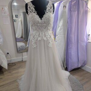 Justin Alexander "Lavender" A-Line Wedding Dress Size 18
